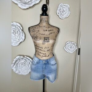 NTM: Time & Tru Light Denim Wash Mid Rise Distressed Raw Hem Shorts Size 8